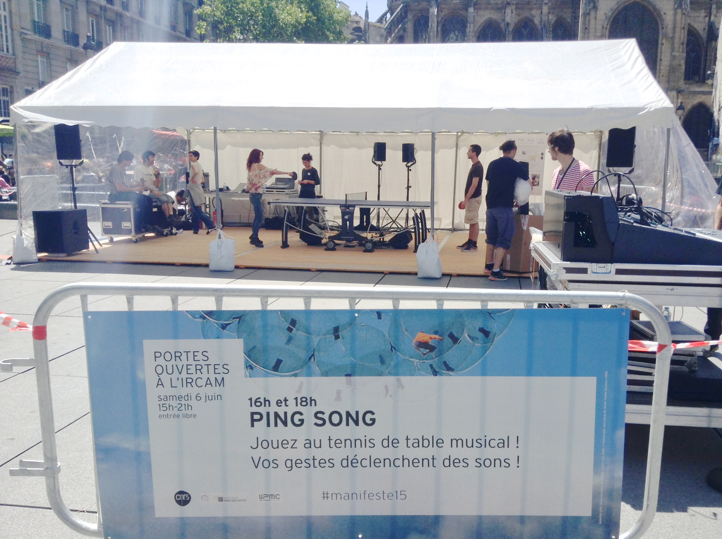 L'installation, place Igor-Stravinsky